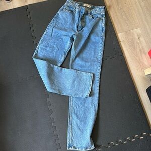 BRAND NEW!! Abercrombie 90s straight ultra high rise